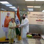 प्रधानमंत्री नरेंद्र मोदी के ‘श्वेत क्रांति से स्वीट क्रांति’ के विजन को साकार कर रहा केवीआईसी: विश्व मधुमक्खी दिवस पर ‘हनी मिशन’ से बदली ग्रामीण अर्थव्यवस्था की तस्वीर