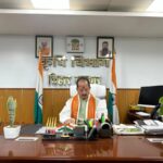 सूर्यमुखी की खेती एवं मधुमक्खी पालन का एकीकृत मॉडल किसानों की आय बढ़ाने की दिशा में प्रभावी पहल : विजय कुमार सिन्हा