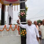 छपरा के जलालपुर में राष्ट्रीय अध्यक्ष माननीय नीतीश कुमार का भव्य स्वागत, महेंद्र मिश्र की प्रतिमा पर माल्यार्पण कर दी श्रद्धांजलि