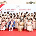 विद्यार्थियों की सोच तो वैश्‍विक हो लेकिन, उनकी जड़ें अपनी मिट्टी और देश के सांस्कृतिक मूल्यों से जुड़ी होनी चाहिए: राष्‍ट्रपति द्रौपदी मुर्मु