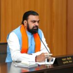 मुख्यमंत्री ने पश्चिम बंगाल के मुख्यमंत्री से दूरभाष पर बातचीत कर फरक्का बराज के सभी गेट खोलने का किया<br>आग्रह
