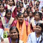 कस्तूरबा विद्यालय की छात्राओं ने शिक्षा मंत्री को राखी बांधी, छात्राओं की शिक्षा मंत्री ने भी उतारी आरती
