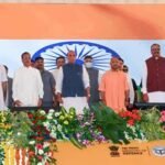 राजनाथ सिंह और योगी आदित्‍यनाथ ने लखनऊ छावनी में 100 करोड़ रुपये से अधिक की 14 विकास परियोजनाओं के लिए भूमि पूजन किया