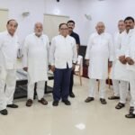 दरभंगा शिक्षक निर्वाचन क्षेत्र के जद (यू) प्रत्याशी घनश्याम राय ने नीतीश कुमार से मुलाकात कर लिया आशीर्वाद