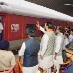 सम्राट चौधरी ने एकता दिवस के अवसर पर बिहार के 22 नक्सलमुक्त जिलों के 1100 प्रतिभागियों को लेकर गुजरात के एकता नगर (केवड़िया) जानेवाली पाटलिपुत्र-एकता नगर स्पेशल ट्रेन को हरी झंडी दिखाकर रवाना किया